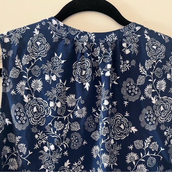 Liz Claiborne Rayon Sleeveless Blue Patterned Blouse Women’s Size Medium - Picture 2 of 12